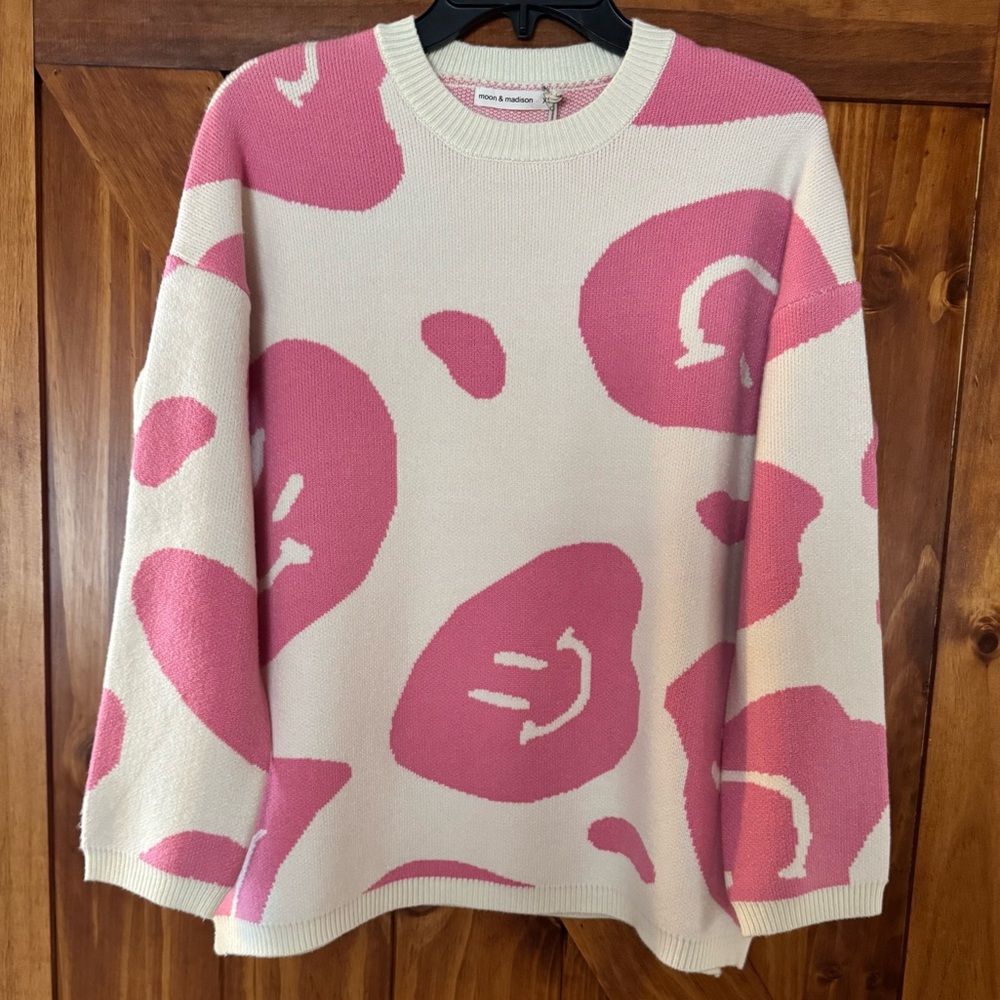 Women’s Moon & Madison Smiley Face Sweater Oversized - Picture 1 of 6